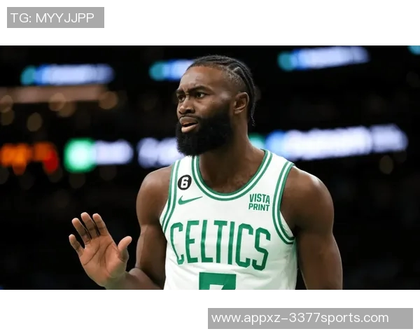 杰伦布朗弧顶三分精准回应个人得分已突破30分展现强大实力 杰伦布朗弧顶三分精准回应个人得分已突破30分展现强大实力